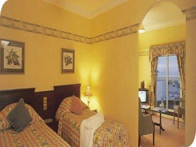 North West Castle 3*